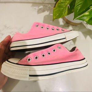 Pink Low Top Converse Men’s Size 6